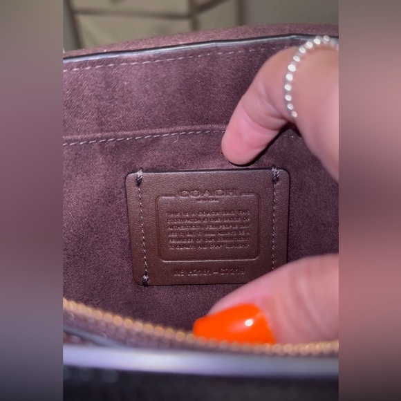 Discontinued Coach Tammie shoulder bag, great condition only used maybe twice. - Picture 4 of 4